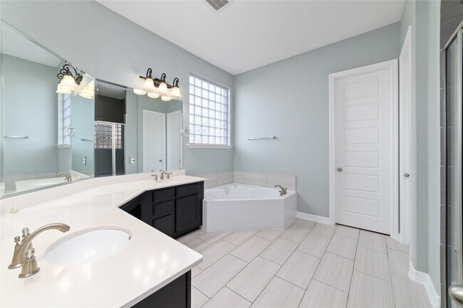 Building Photo - 11106 Wishaw Wy