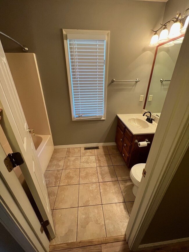 Building Photo - 3409 Fairway Dr