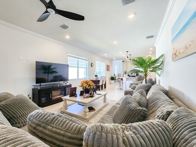 Building Photo - Resort-style Living in Palm Bay