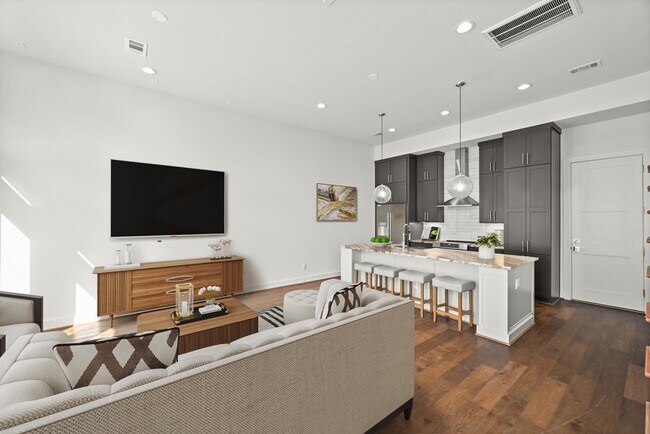 Building Photo - 2409 Webster St