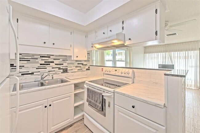 Building Photo - 4313 Tahitian Gardens Cir