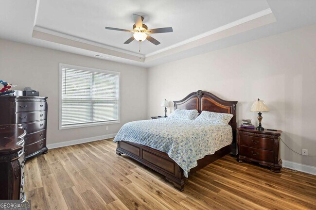 Building Photo - 2121 Charmond Dr