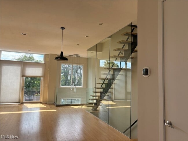 Building Photo - 1901 E 119th St