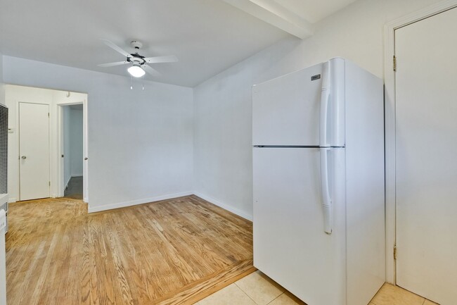 Building Photo - Duplex in Mountain View -  hardwood floors...