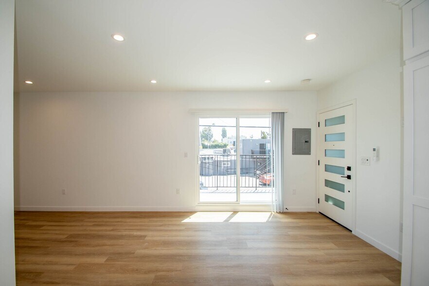 Building Photo - 4334 Mammoth Ave