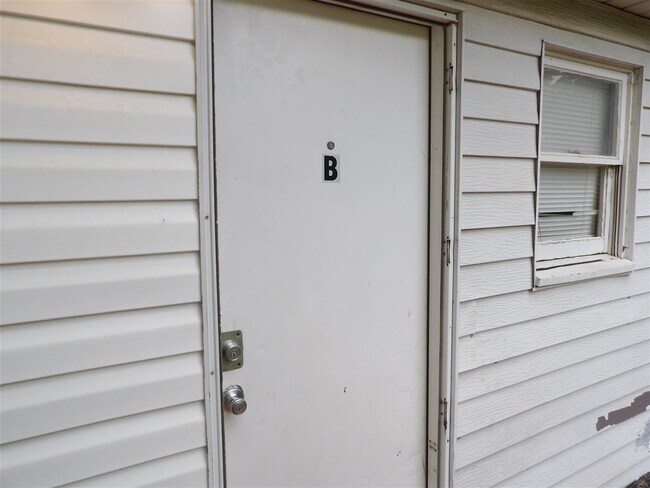 Building Photo - 1716 NW Columbia Ave