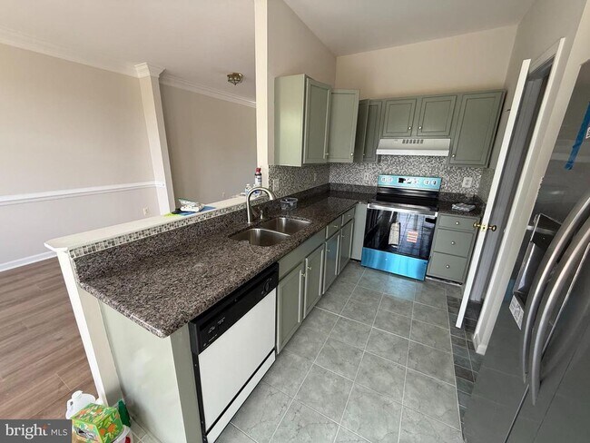 Building Photo - 5714 Goldfinch Ct