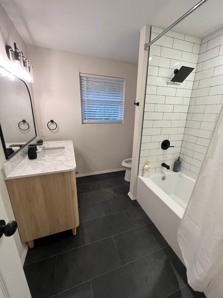 Building Photo - 3424 Parker Dr