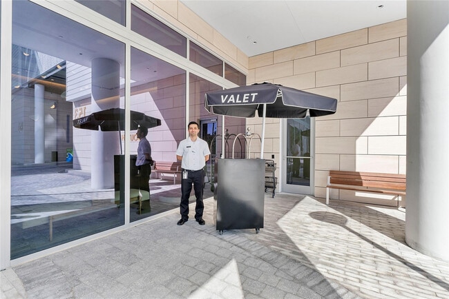 Building Photo - 153 N Seabreeze Blvd