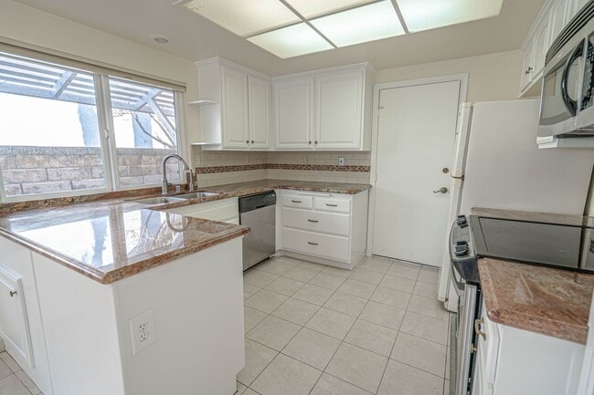 Building Photo - COMING SOON! Single Story 3 Bedroom Home F...