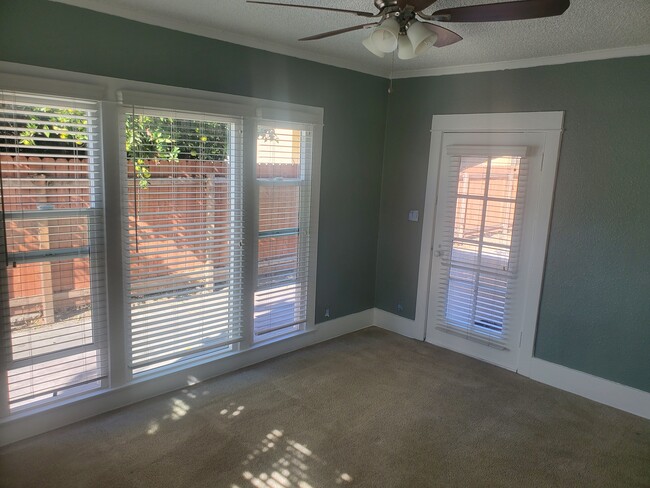 Front door and room. - 1666 Locust St