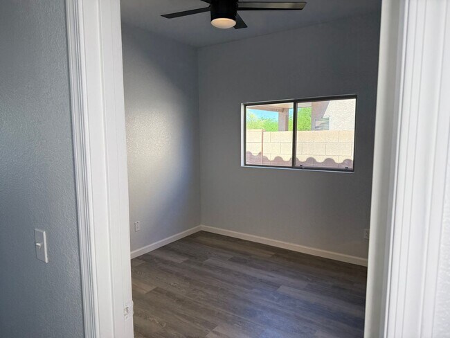 Building Photo - 33190 N Cherry Creek Rd