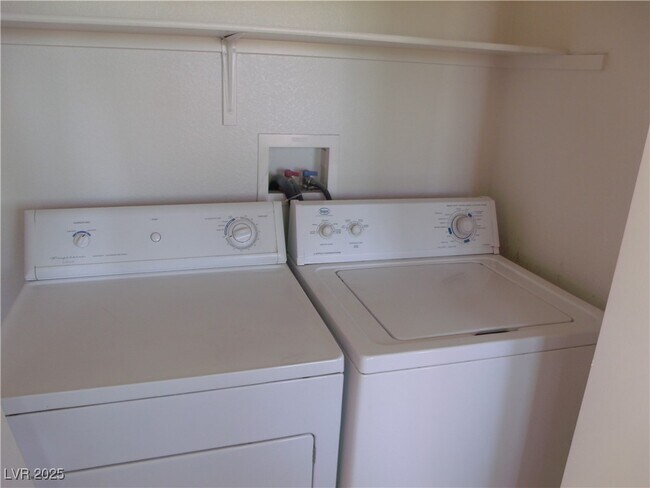 Building Photo - 6206 Standing Elm St