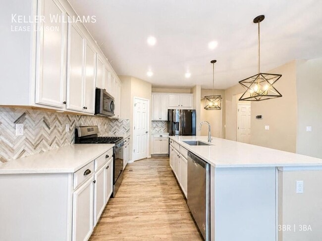 Building Photo - 915 Alpine Aven