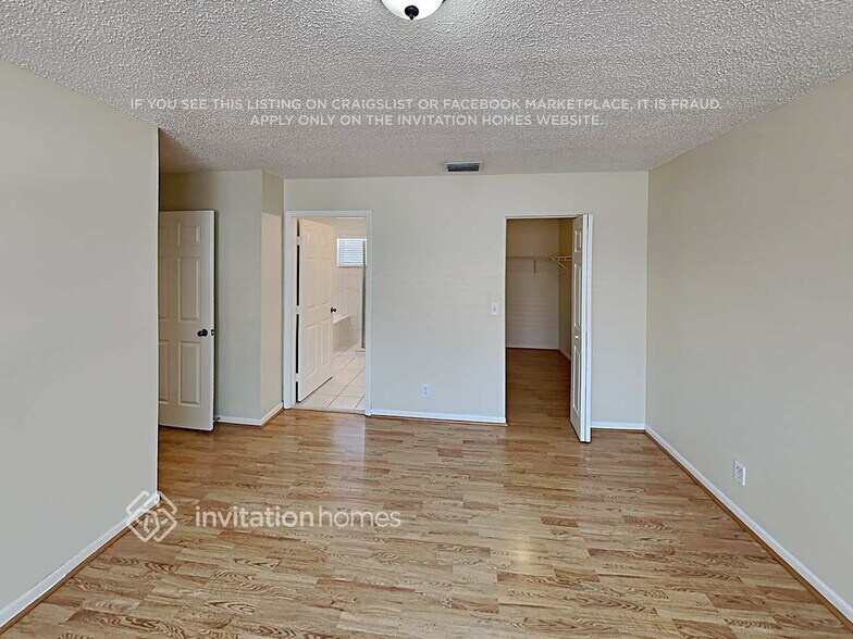 Building Photo - 10769 Oak Lake Way