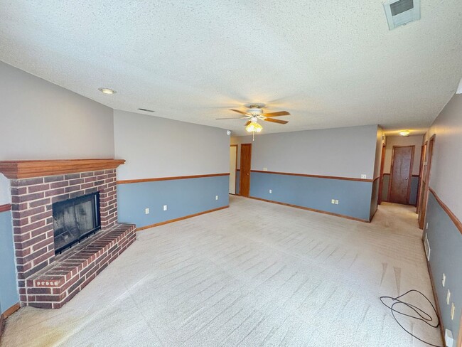 Building Photo - Comfortable Living