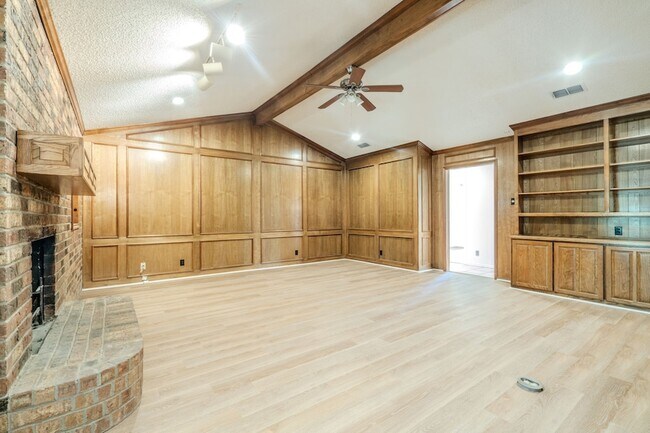 Building Photo - 4501 Ridge North Rd