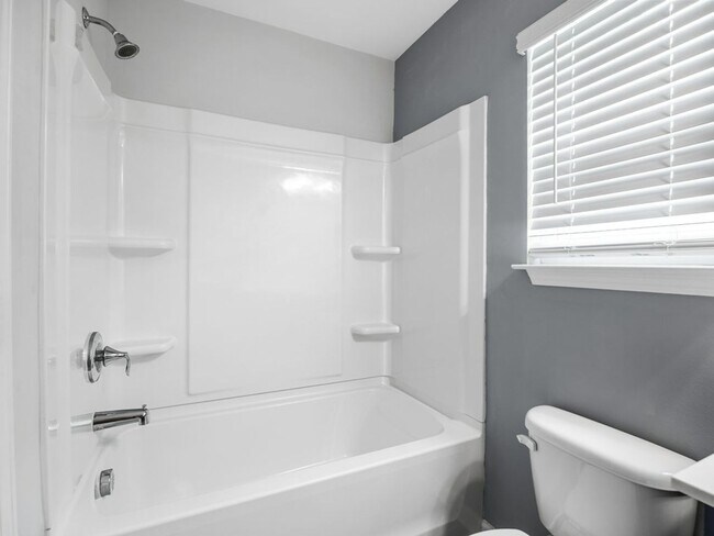 Building Photo - Stylish 3BR/2BA Home with Bonus Room in Gr...