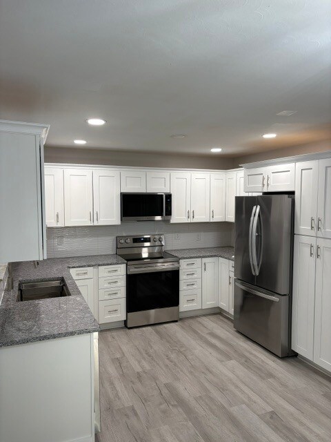 Building Photo - 2026 Bonniedale Dr