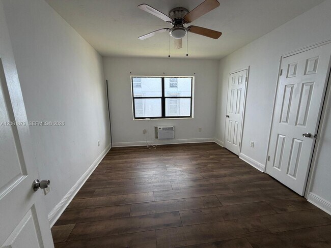 Building Photo - 8321 Crespi Blvd