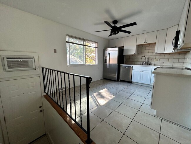 Building Photo - Spacious 2Br/1.5Ba End-Unit Townhome with Carport & Extra Storage