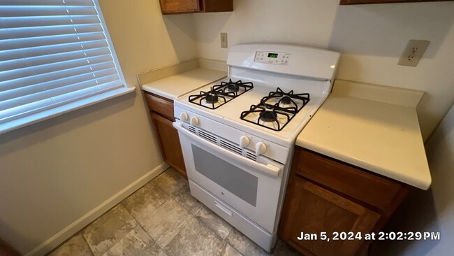 Building Photo - $1,200 Rent BHCRENT.COM 2 bed 2 bath with ...