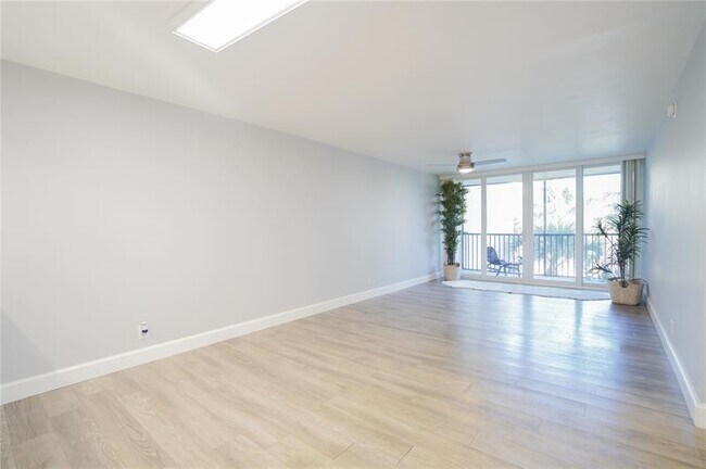 Building Photo - 7 Royal Palm Way