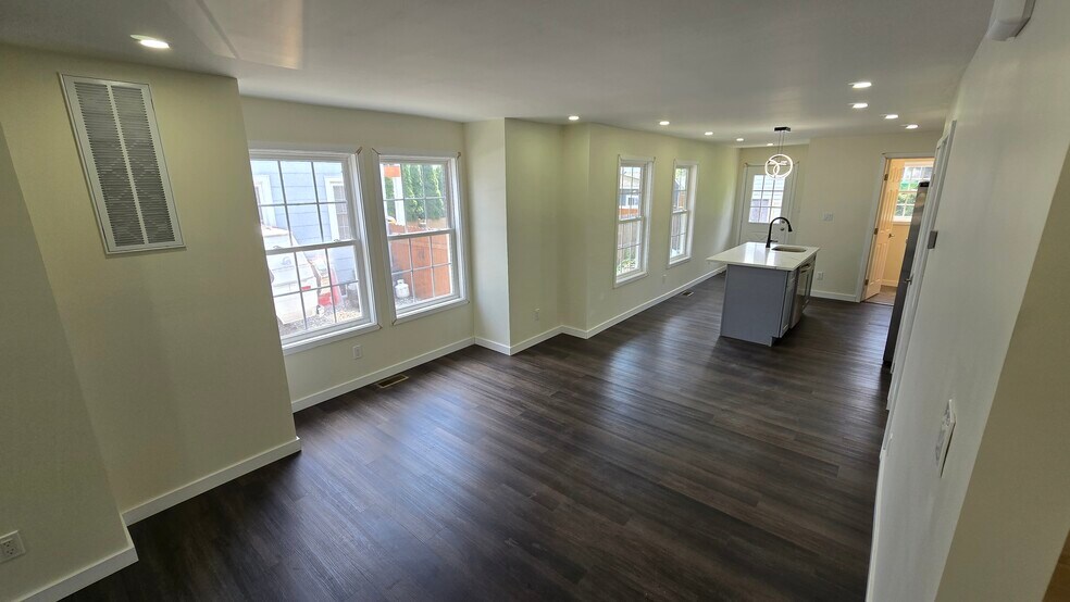 Building Photo - 33 Highland Ave