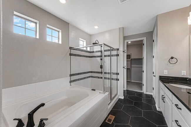 Building Photo - $4,795.00, 5 bed, 3.5 bath located in Denver.