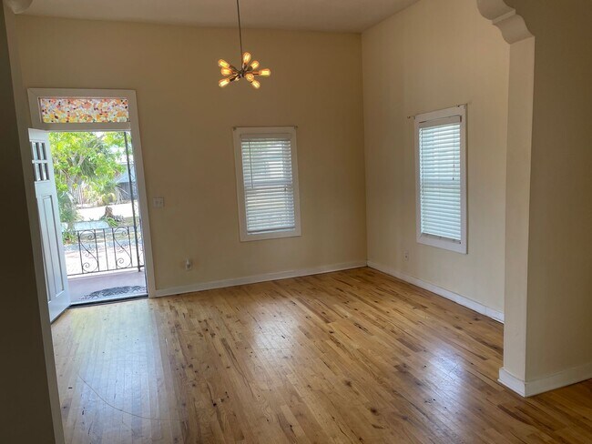 Building Photo - Historic Ybor City Bungalow