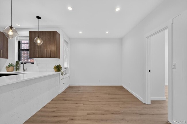 Building Photo - 91 Mineola Blvd