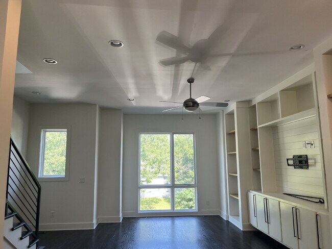 Building Photo - "Spacious Urban Living: 3-Bedroom Townhouse with 3.5 Baths in Nashville's Vibrant Core!" STUNNING...