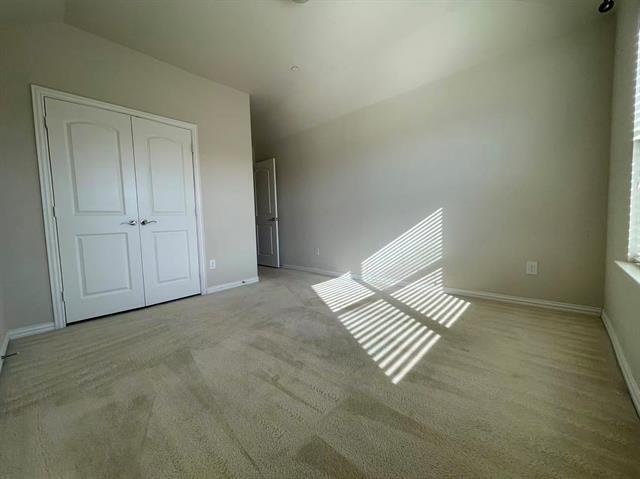 Building Photo - 324 Tallgrass Ln