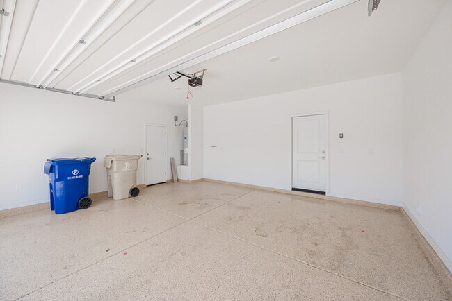 Building Photo - 7412 W Gardenia Ave