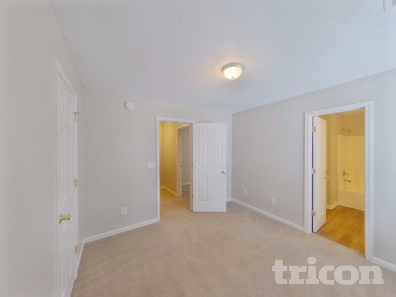 Building Photo - 381 Valley Heights Ln