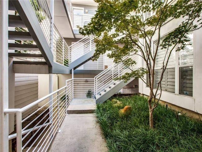 Building Photo - 3711 Holland Ave