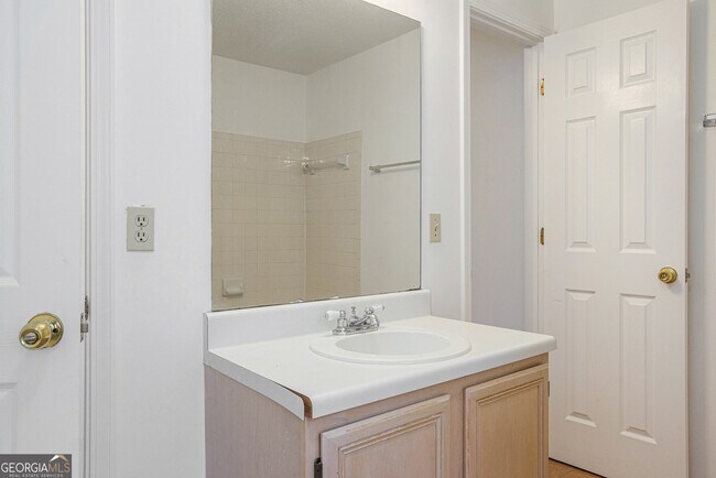 Building Photo - 1331 Baywood Glen