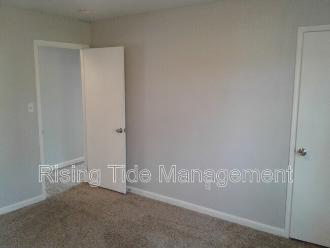 Building Photo - 1001 Christopher Dr