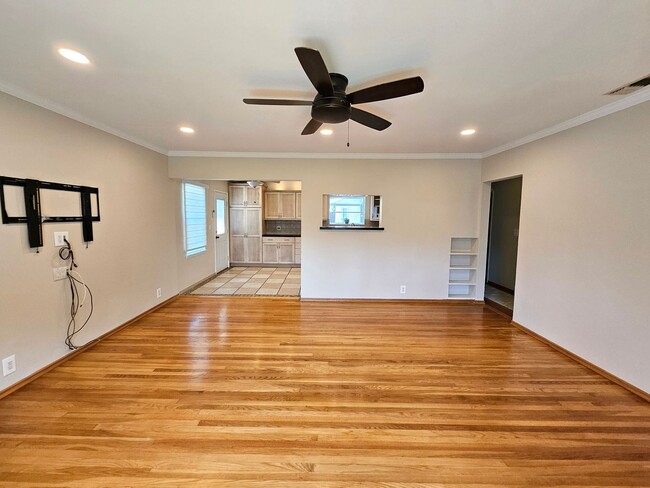 Building Photo - COMING SOON- Charming Single Family Home with Pool in Burbank