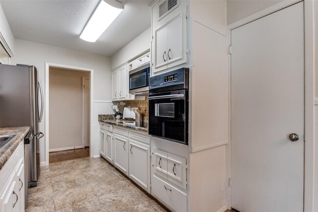 Building Photo - 3129 Old Orchard Rd