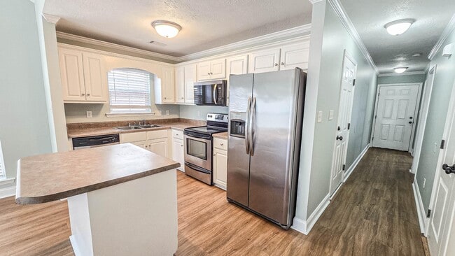 Building Photo - 831 Landing Dr