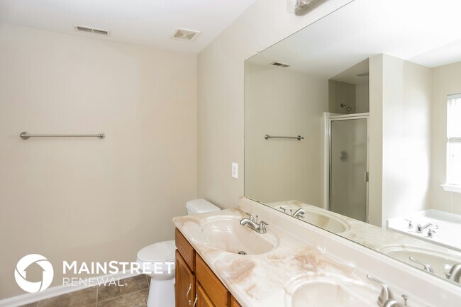 Building Photo - 2152 Mallard Pointe Dr