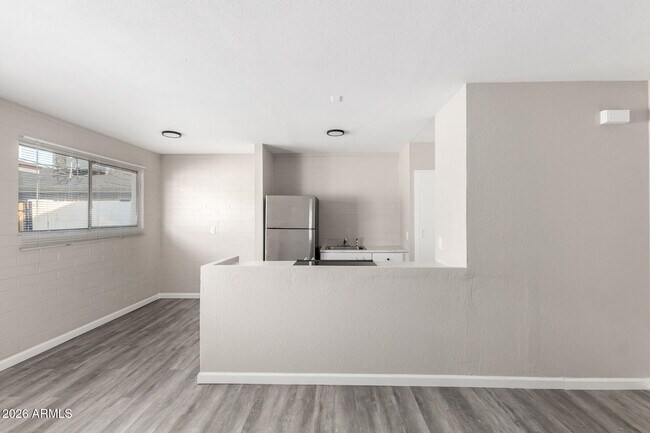 Building Photo - 405 S Priest Dr