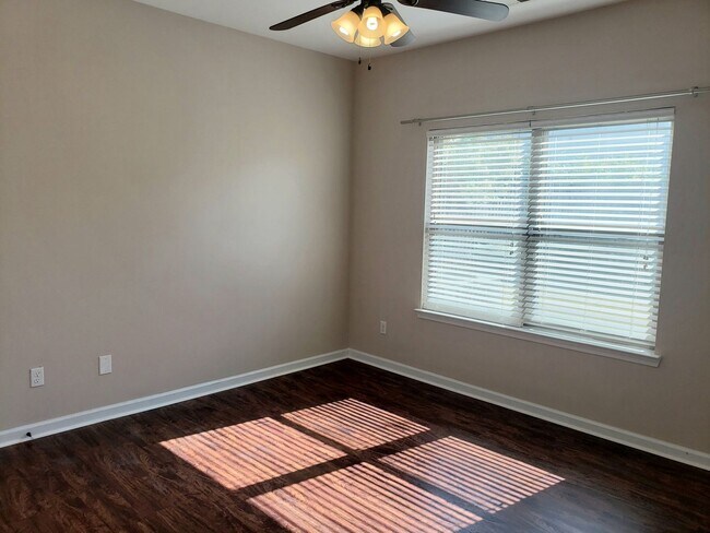Building Photo - 1112 Grove Landing Ln