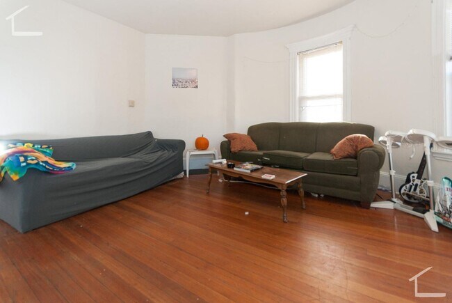 Building Photo - 44 Brainerd Rd