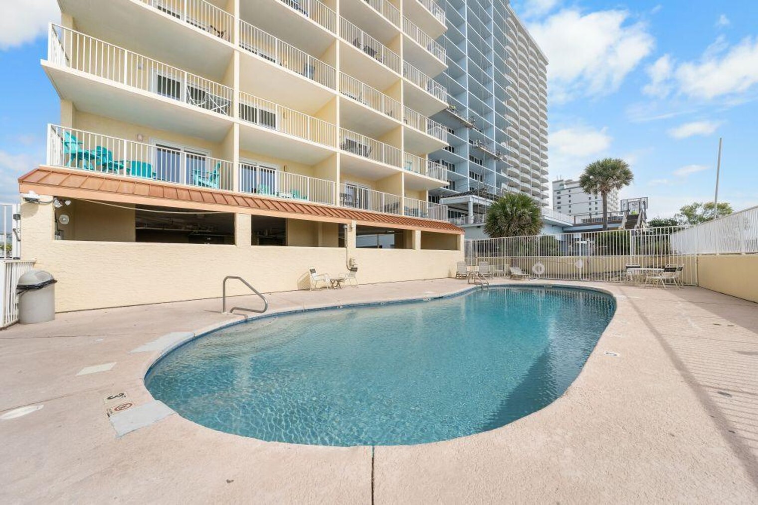 Building Photo - 517 E Beach Blvd