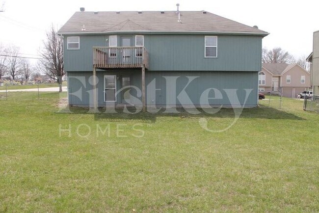 Building Photo - 1700 Briarwood Ln