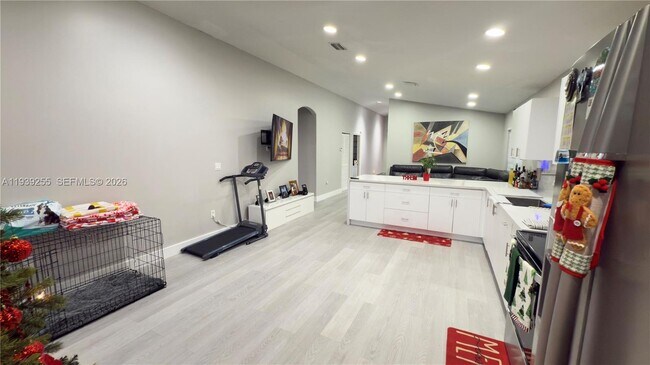 Building Photo - 2006 SE 14th Ct