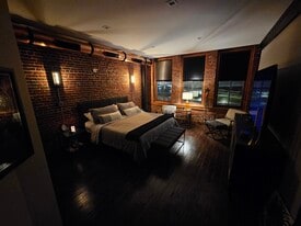 Building Photo - 98 Genesee St