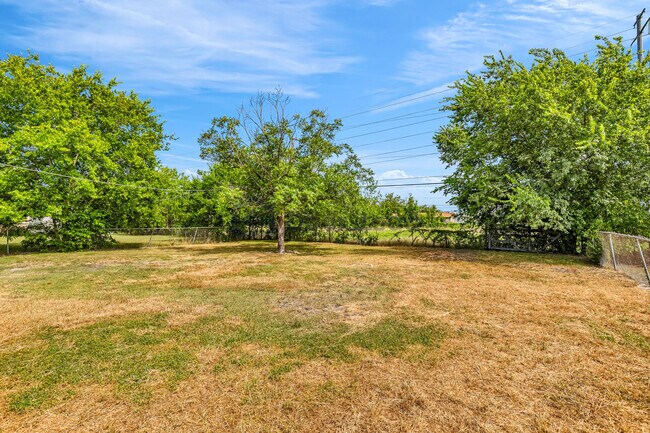 Building Photo - 7023 Westville Dr
